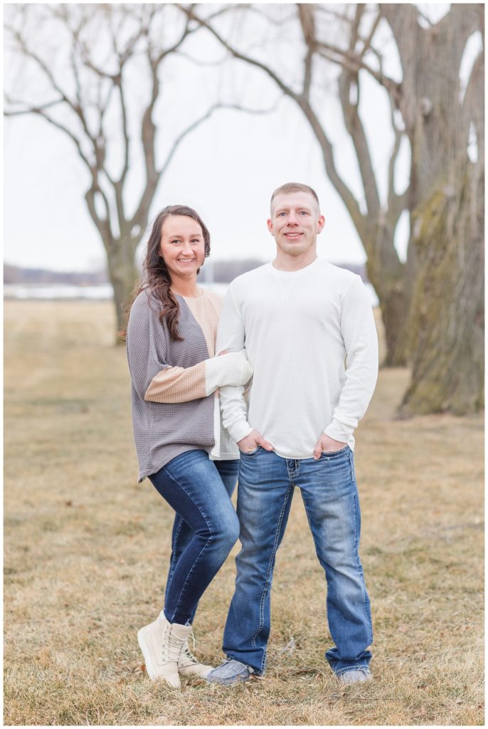 engagement photos for winter session in Ohio
