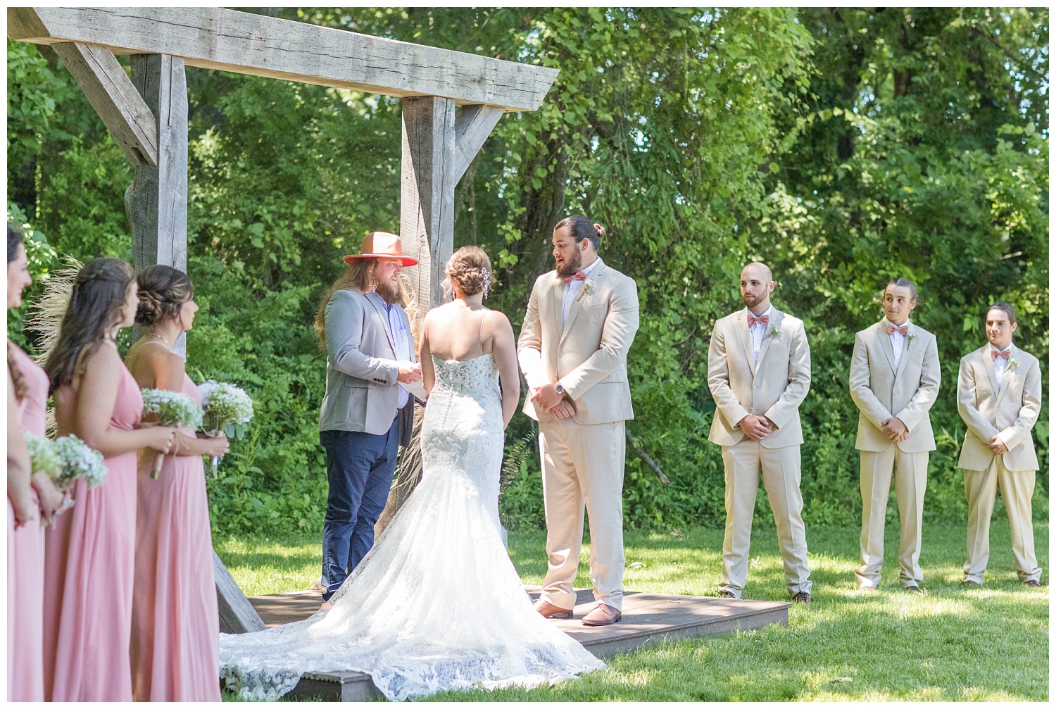 ourdoor wedding ceremony at the Village Barn in Ohio