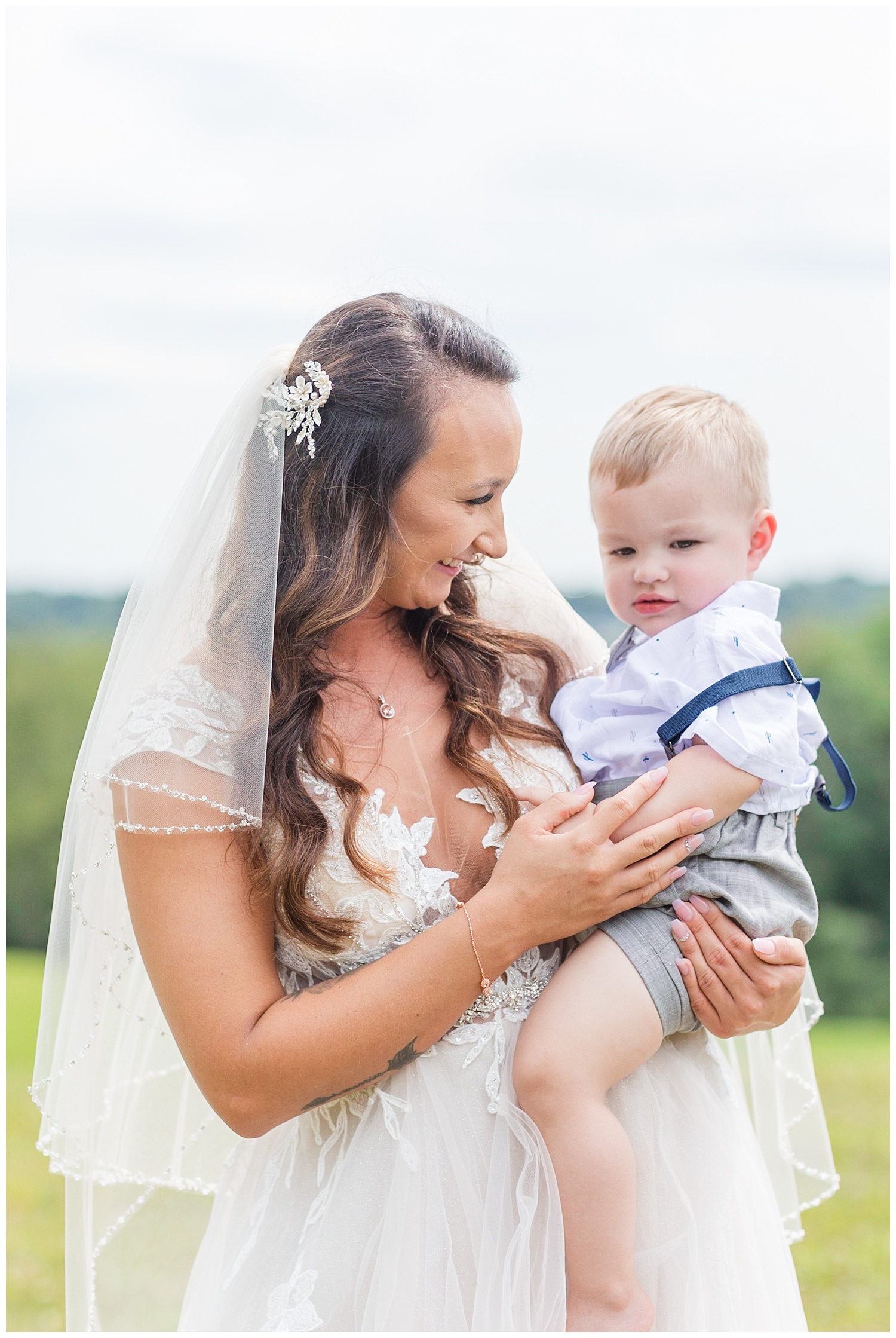 bride holding her cousin before the wedding