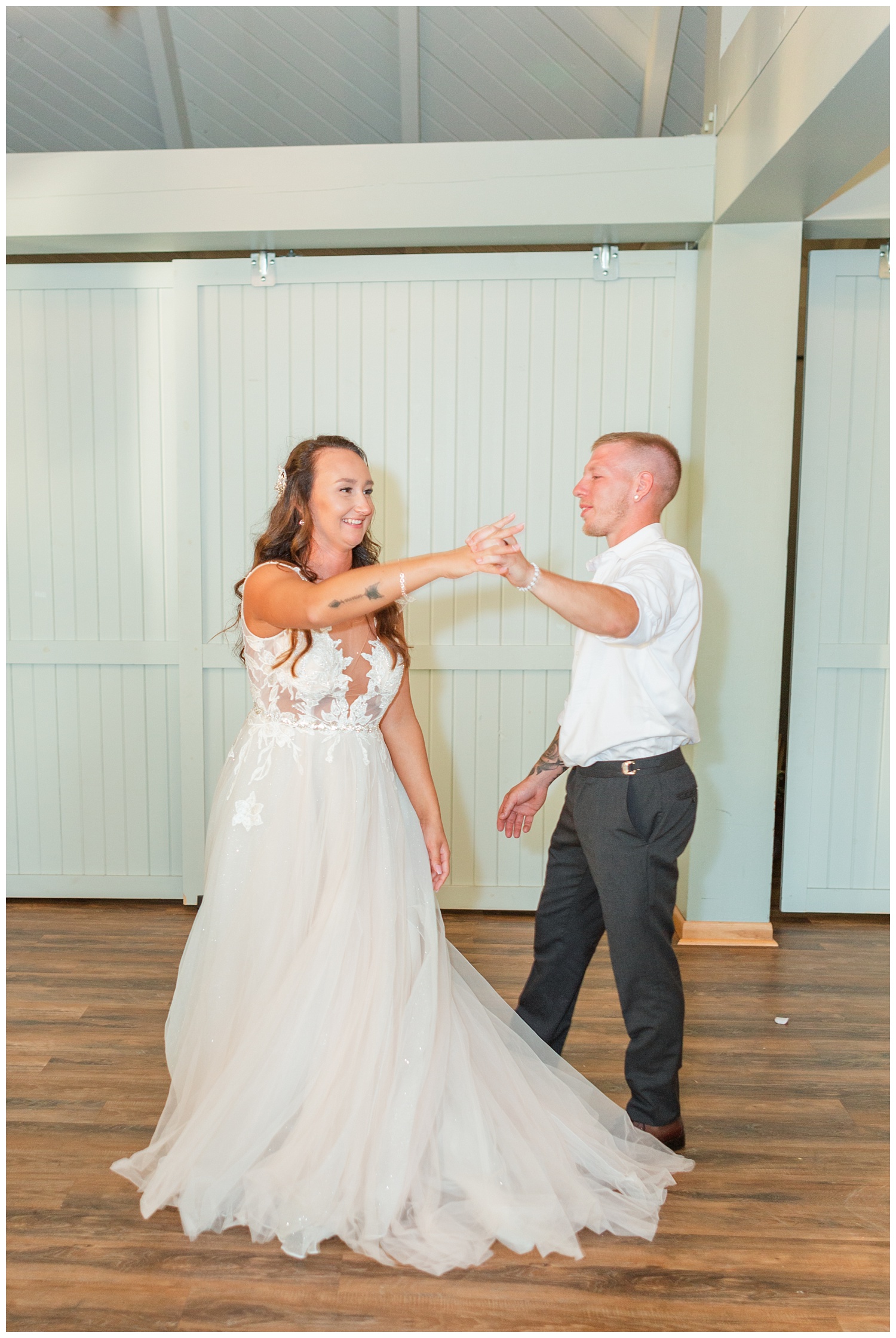 bride and groom's first dance in Ohio