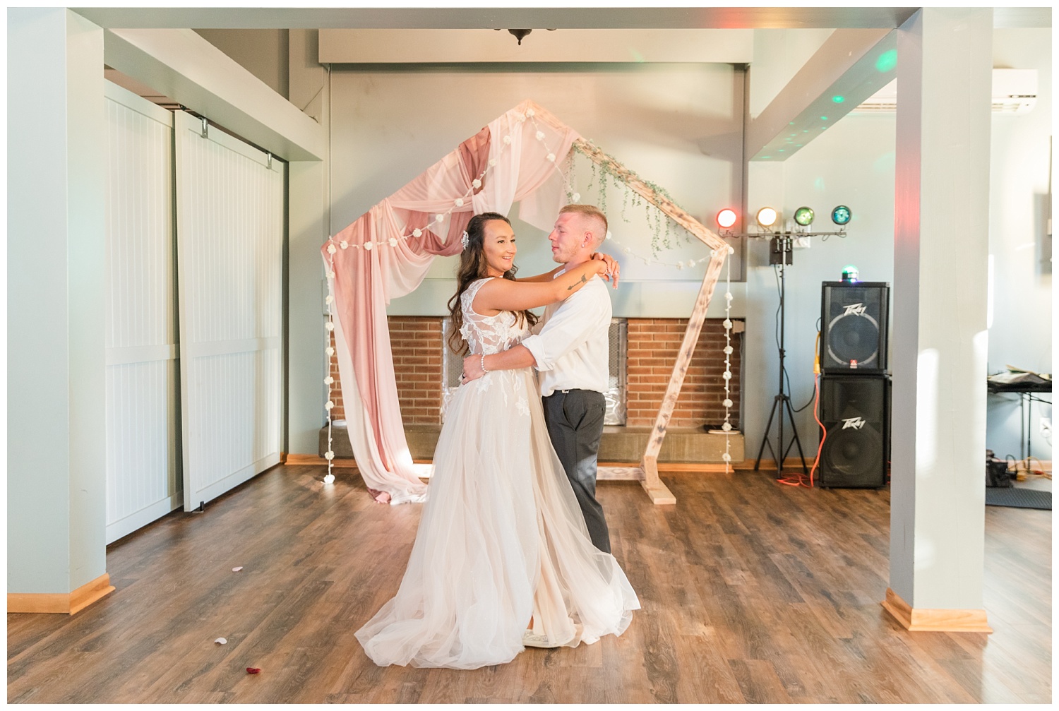 bride and groom's first dance in Ohio