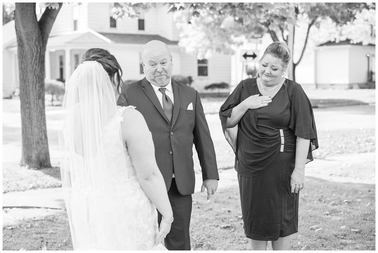 bride having first look with her parents in Gibsonburg