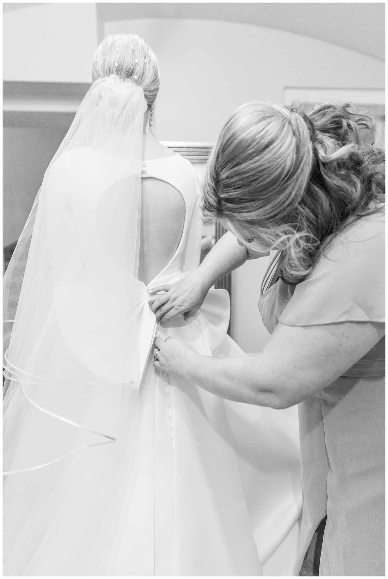 bride's mom adjusting the back of bride's dress at Columbus, Ohio wedding