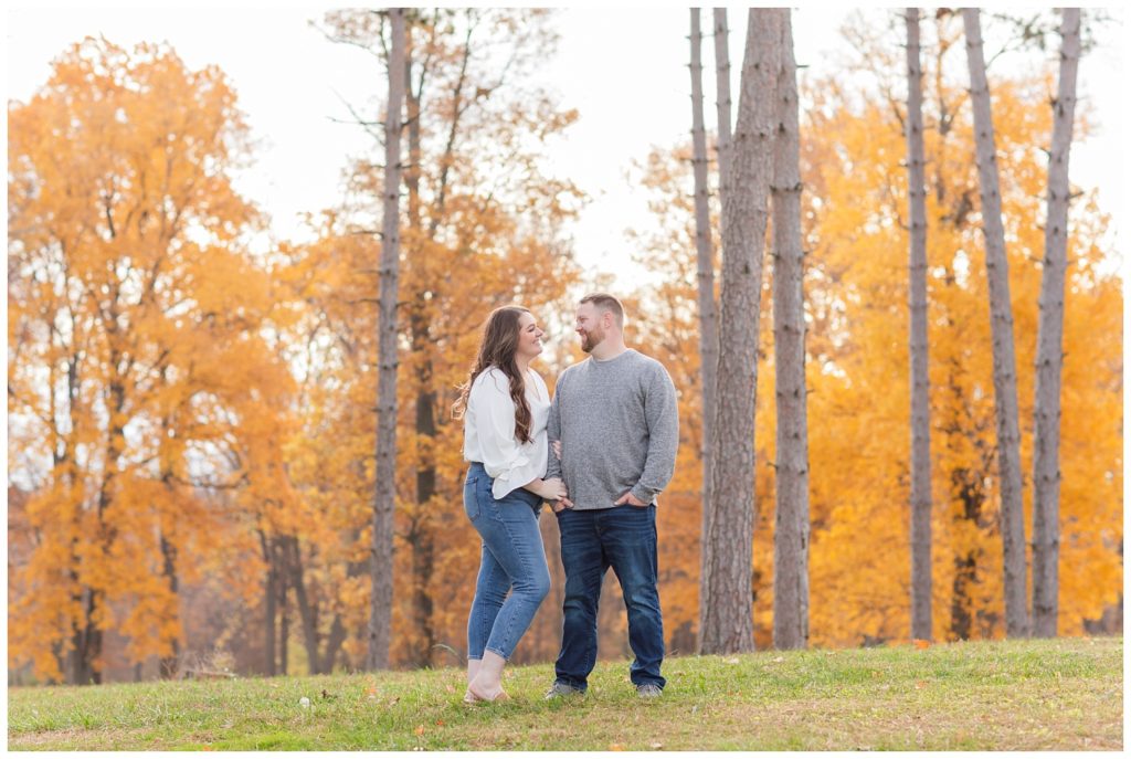 fall engagement session at Norwalk Reservoir in northwest Ohio