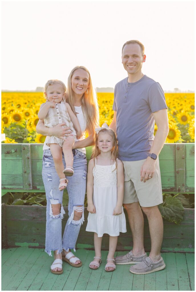 summer sunflower family session in northwest Ohio