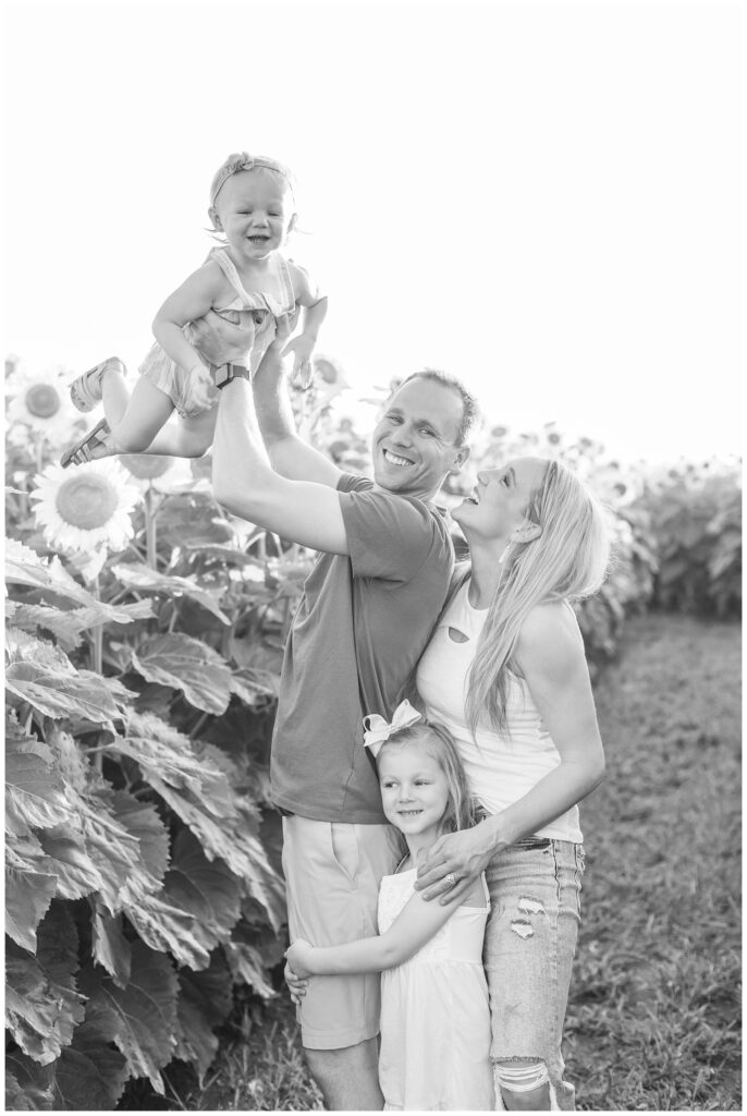 Tiffin, Ohio family photographer in a sunflower field