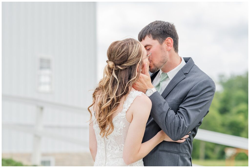 bride and groom kissing at summer wedding in Tiffin, Ohio