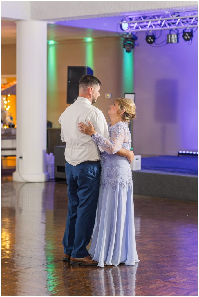 groom dancing with his mom at Sandusky wedding reception venue