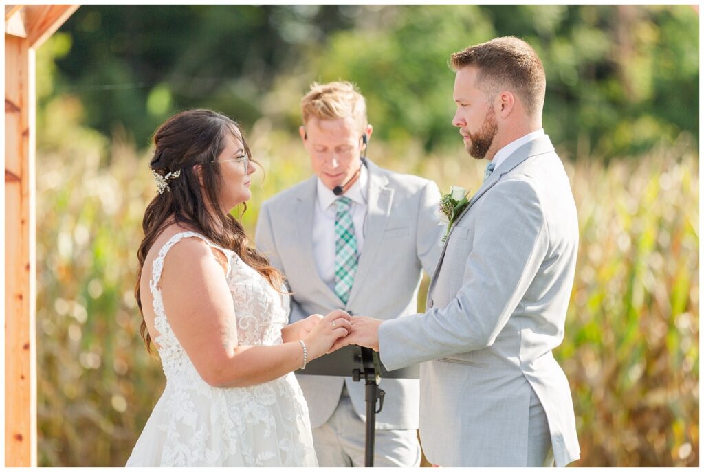 Arlington Acres outdoor wedding ceremony in Tiffin Ohio
