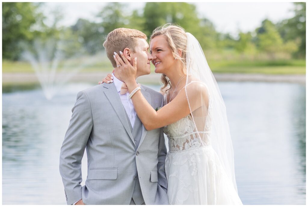 couple posing in front of the pond at Prairie Stone Farm wedding venue 