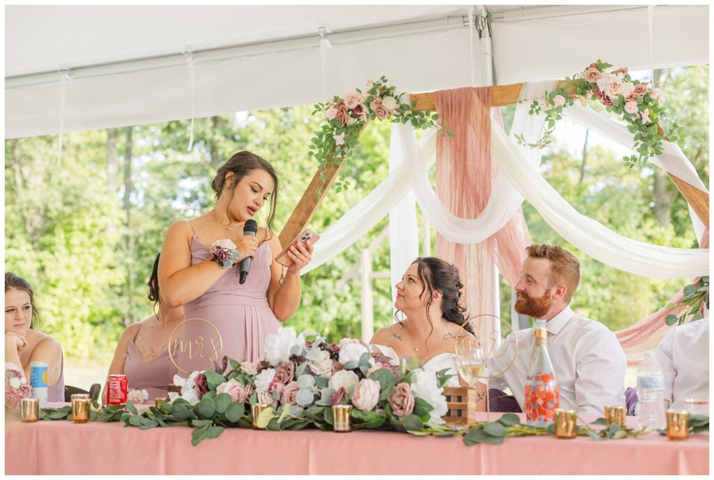 bride's maid of honor sharing her speech at the table during reception