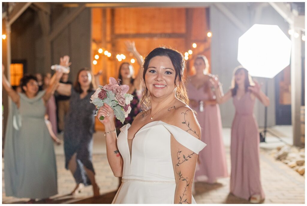 bride about to toss her bouquet during a Findlay, Ohio wedding reception