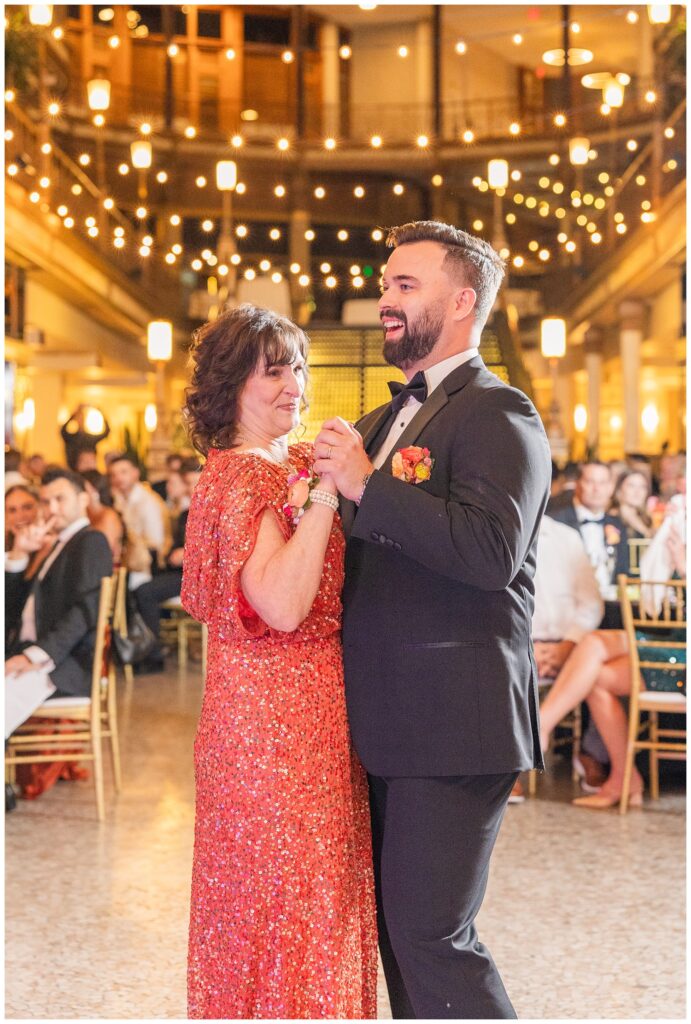 groom dancing with his mom at Cleveland Ohio wedding reception