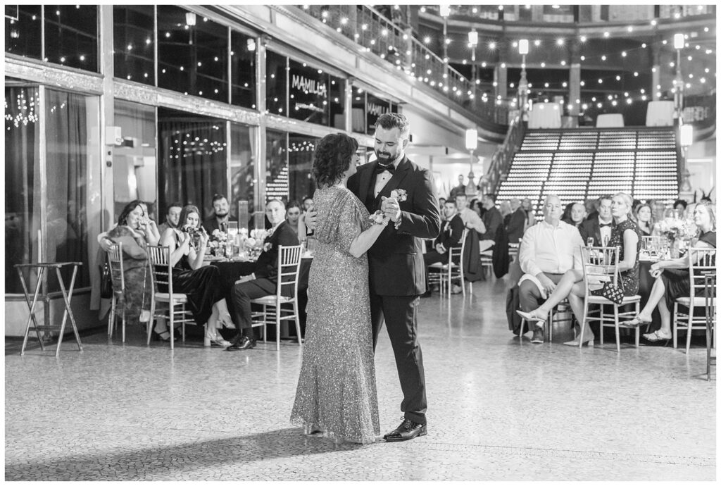 groom dancing with his mom at Cleveland Ohio wedding reception