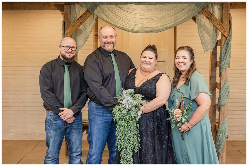 wedding couple posing with family members for fall wedding in Bucyrus, Ohio