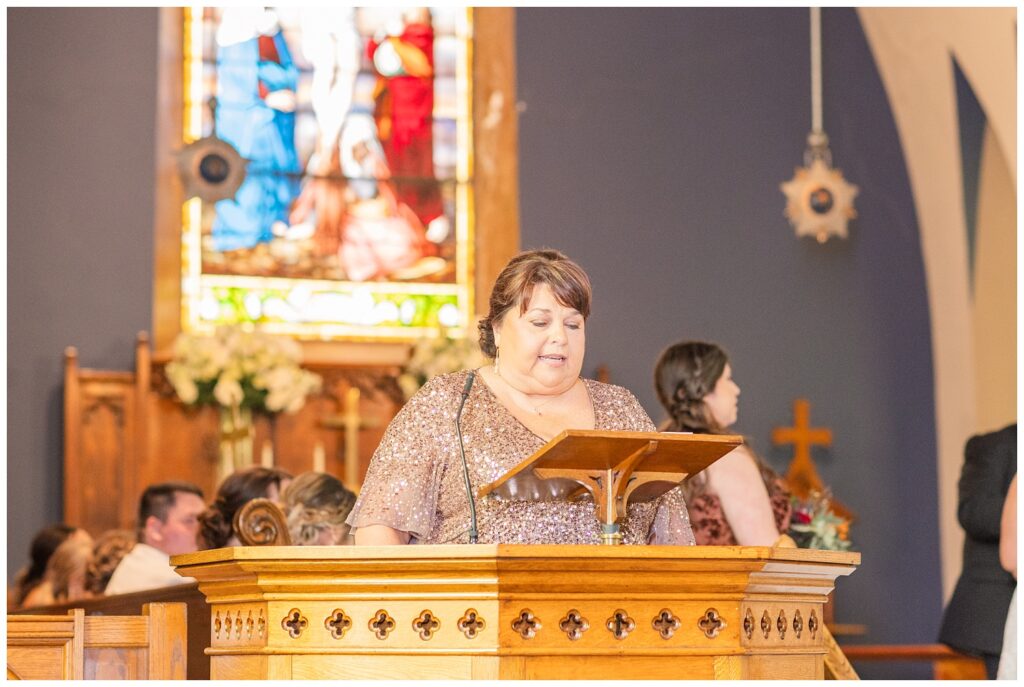 bride's mom reading a passage from the lectern during Sandusky fall wedding