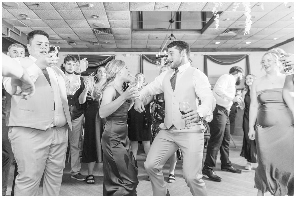 reception guests dancing at the wedding at the Sandusky Yacht Club in Ohio