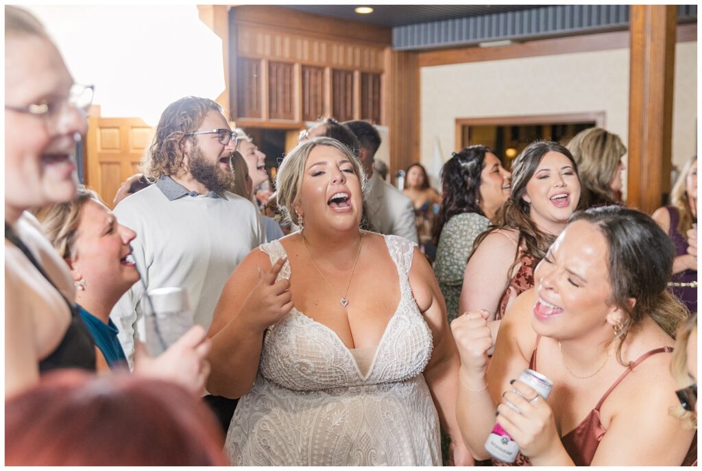 bride singing with her friends at Sandusky, Ohio wedding reception