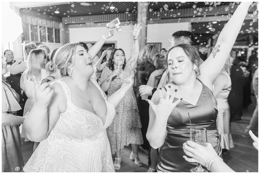 bride dancing with her friends at Sandusky, Ohio wedding reception