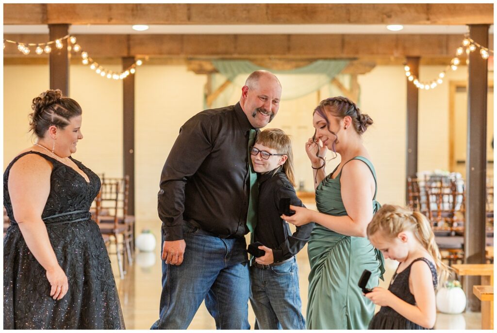 groom giving his children special necklaces before the ceremony at Pickwick Place in Ohio