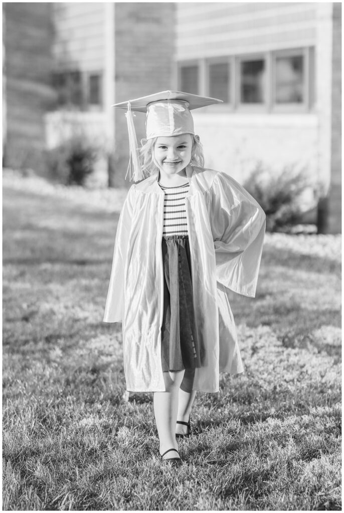 Fremont, Ohio photographer at graduation cap and gown mini session