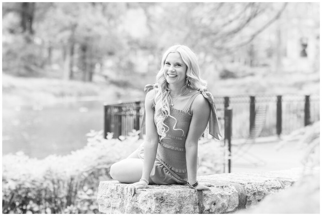 Columbus, Ohio senior portrait photographer at Mirror Lake at Ohio State