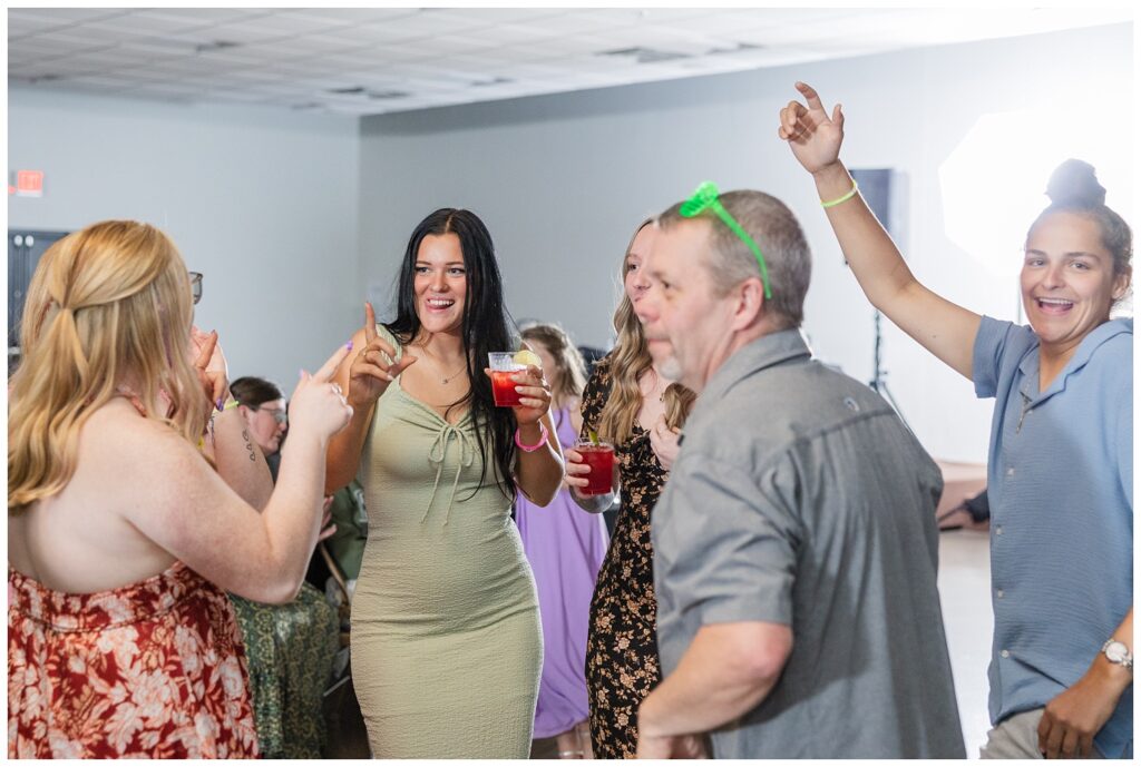 guests dancing at Fostoria, Ohio wedding venue