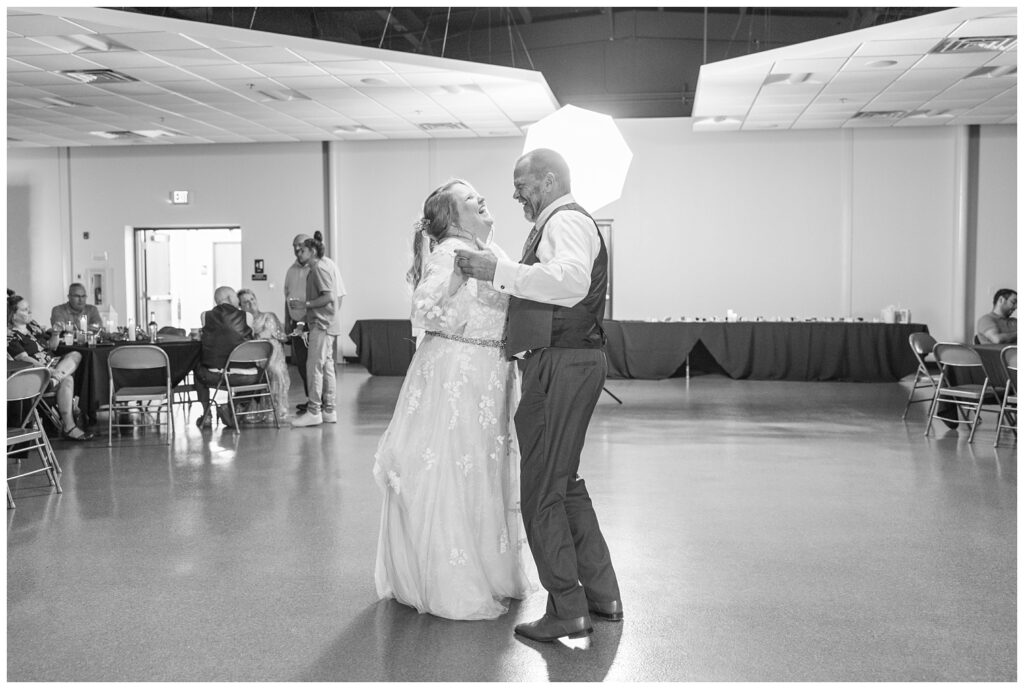 bride dancing with her dad at summer wedding reception in Fostoria