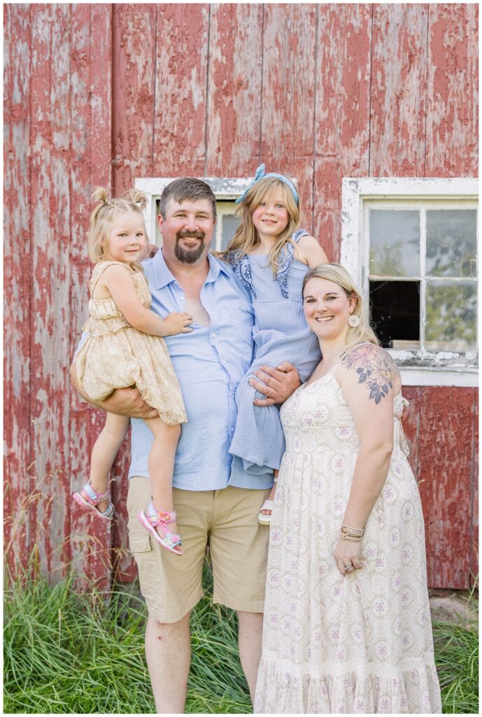 family posing for portraits in front of a red barn at Sandusky, Ohio