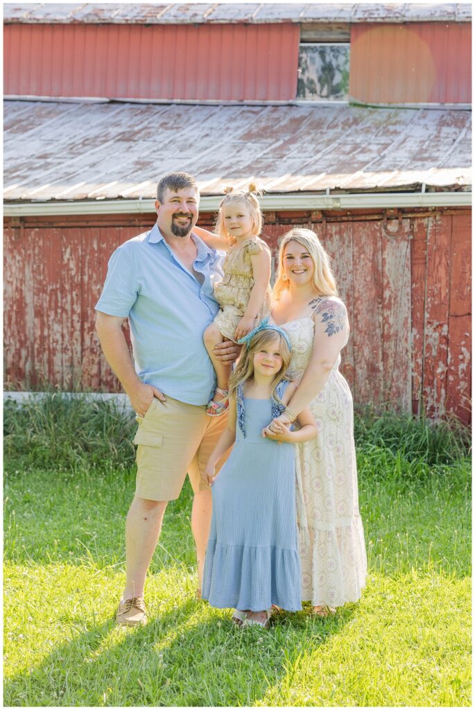 Fremont, Ohio family photographer at a red barn session 