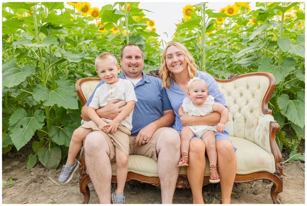 Lindsey, Ohio family photographer at The Suns Flower Farm for mini sessions