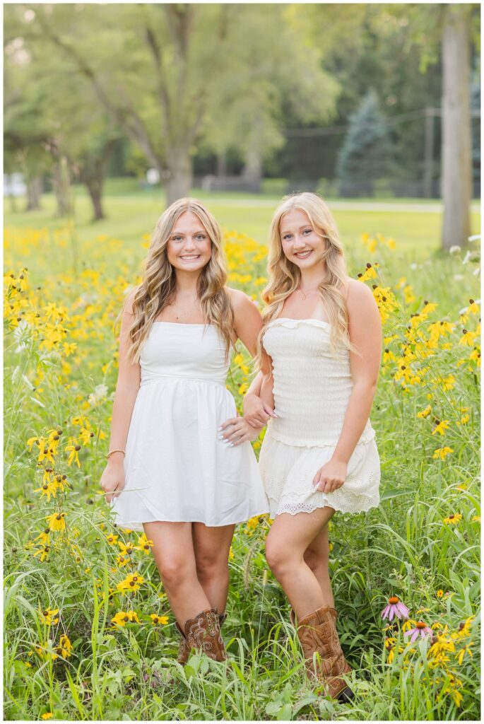 best friends senior session at Don Miller Park in Fremont, Ohio