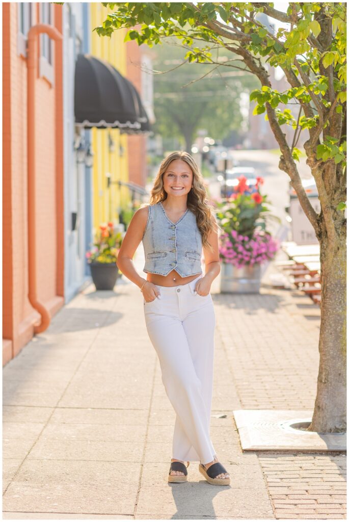 senior girl wearing white jeans on the street in downtown Fremont, Ohio